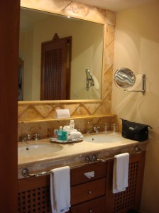 No Wheel-Under Sink and High Mirror